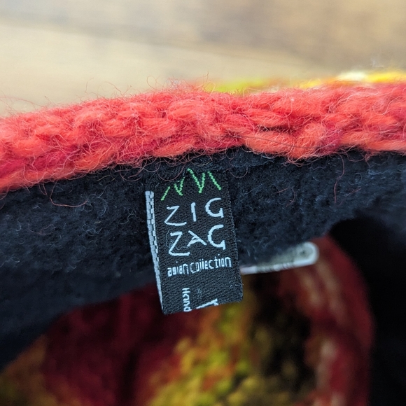 100% wool Nepalese hat with fleece lining - Picture 3 of 9